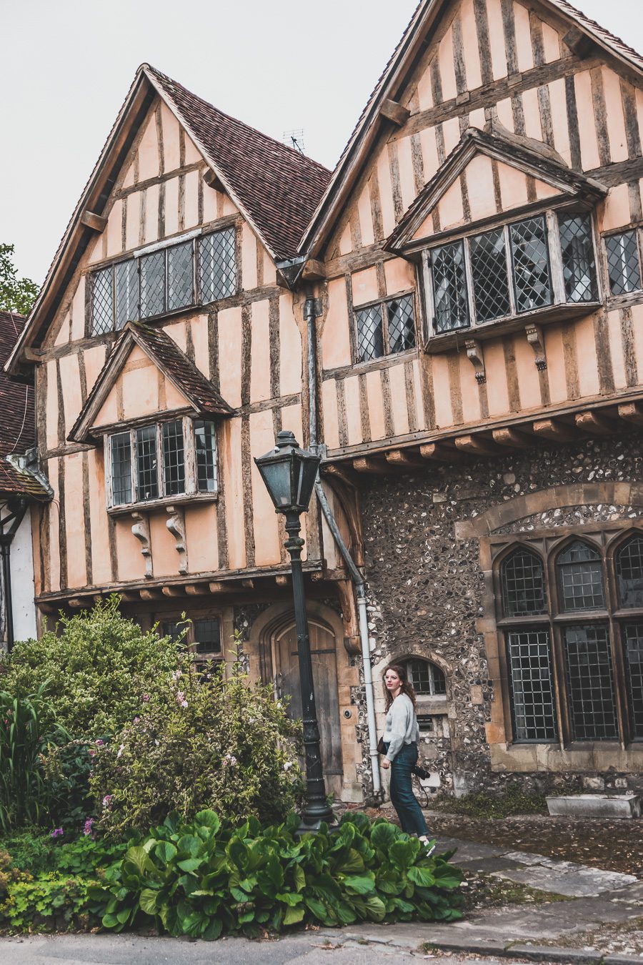 Découvrez les charmes de Winchester, une destination incontournable pour les voyageurs en quête d'histoire. Nichée dans la campagne anglaise, cette ville médiévale offre un mélange captivant de monuments historiques, de ruelles pittoresques... Explorez la majestueuse cathédrale de Winchester. Entre amis, en famille ou en vanlife, vivez une expérience mémorable en Angleterre. Planifiez dès maintenant votre city trip européen.