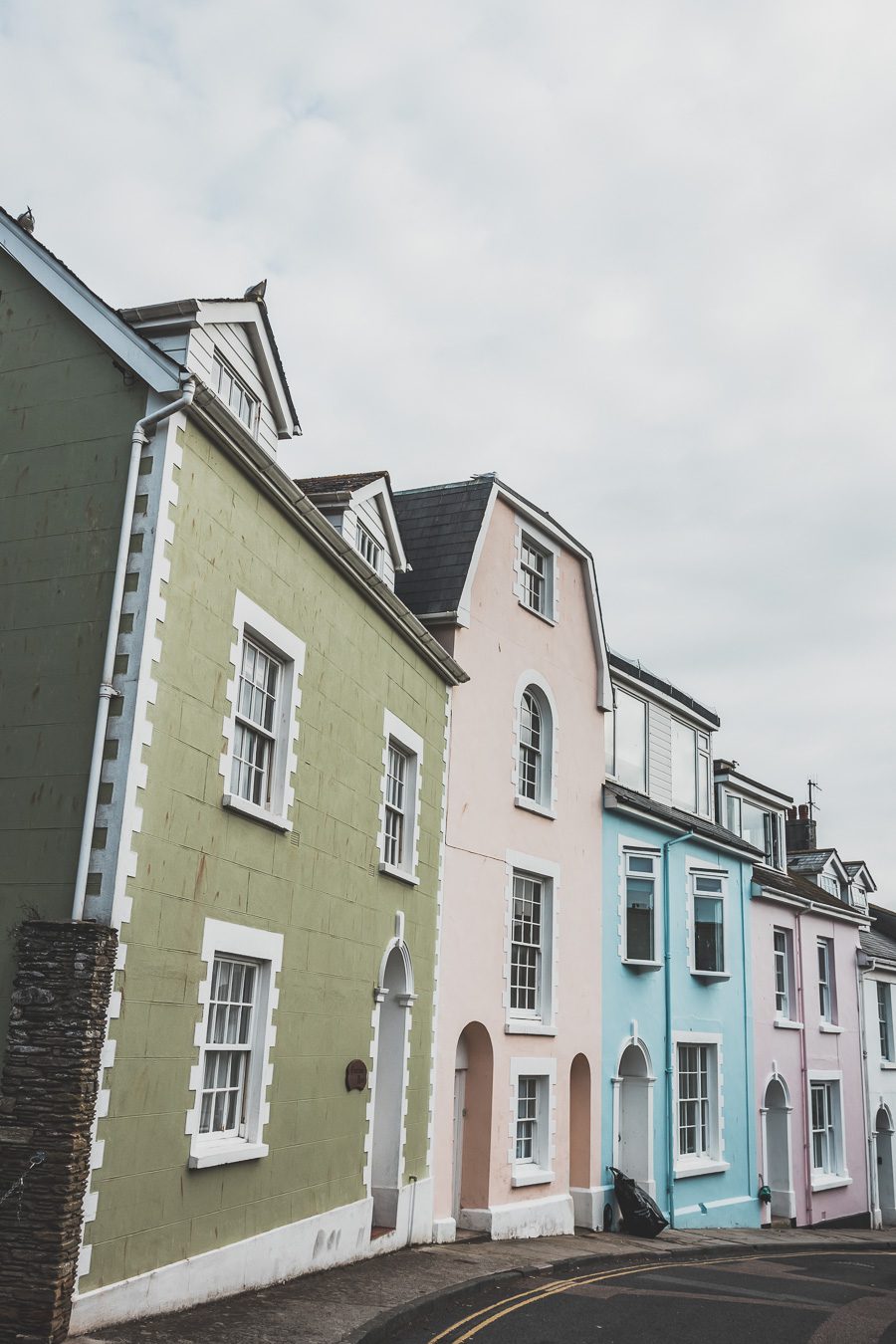 🌊 Explorez le charme époustouflant du Devon en Angleterre ! De la majestueuse Côte jurassique aux villages pittoresques, vos vacances en Angleterre seront inoubliables. Plongez dans une aventure inédite, parcourez les paysages du Royaume-Uni et créez des souvenirs magiques. Que vous soyez passionné de road trip ou adepte de la vanlife, le Devon offre des trésors à découvrir. Réservez dès maintenant votre escapade et laissez-vous séduire par le Sud de l’Angleterre. 🚗✨ #VacancesAngleterre 