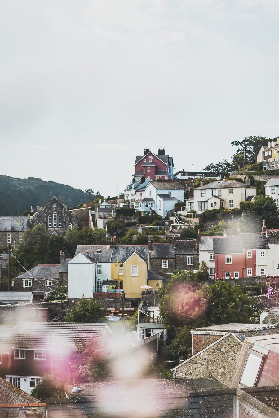 🌊 Explorez le charme époustouflant du Devon en Angleterre ! De la majestueuse Côte jurassique aux villages pittoresques, vos vacances en Angleterre seront inoubliables. Plongez dans une aventure inédite, parcourez les paysages du Royaume-Uni et créez des souvenirs magiques. Que vous soyez passionné de road trip ou adepte de la vanlife, le Devon offre des trésors à découvrir. Réservez dès maintenant votre escapade et laissez-vous séduire par le Sud de l’Angleterre. 🚗✨ #VacancesAngleterre 