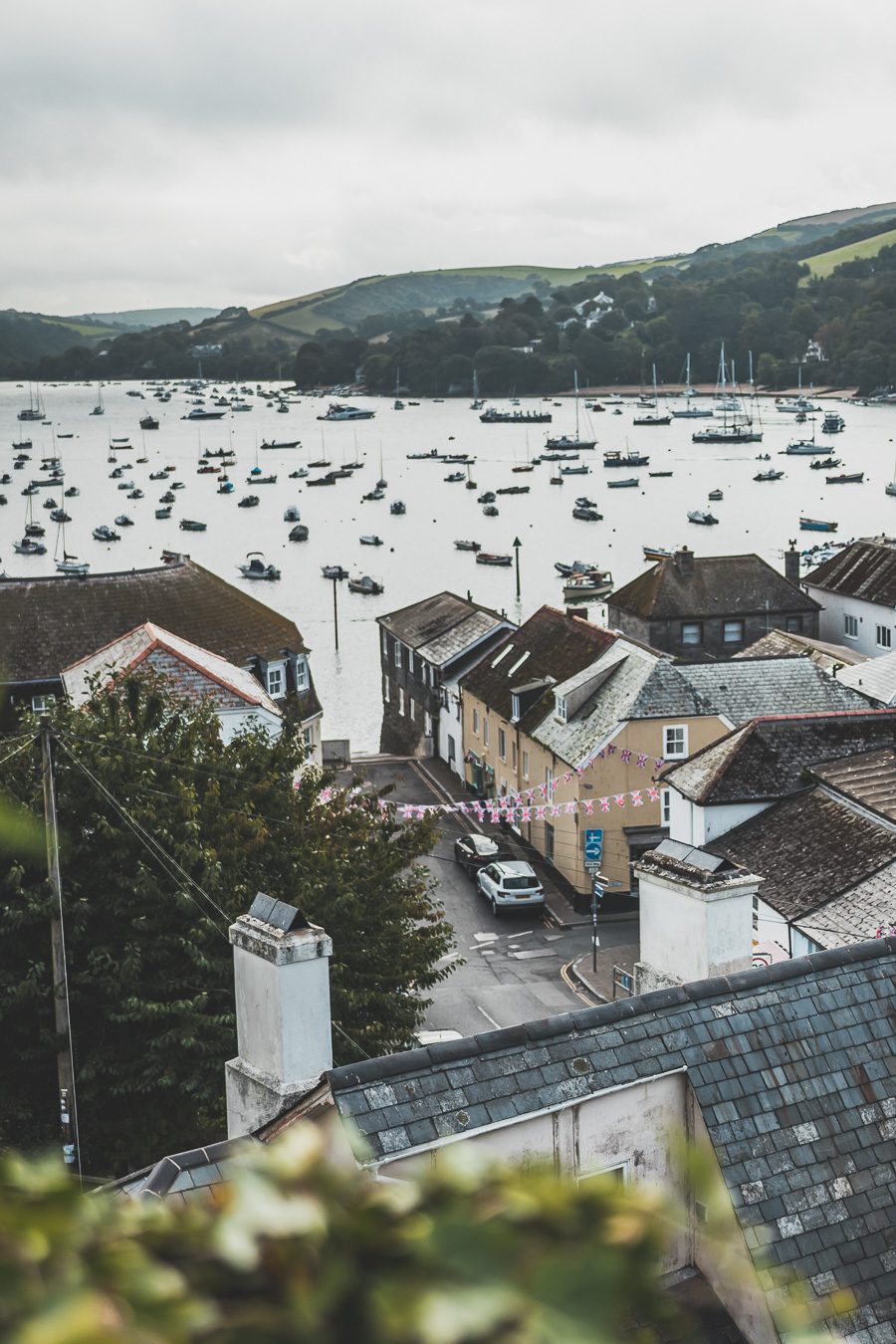 🌊 Explorez le charme époustouflant du Devon en Angleterre ! De la majestueuse Côte jurassique aux villages pittoresques, vos vacances en Angleterre seront inoubliables. Plongez dans une aventure inédite, parcourez les paysages du Royaume-Uni et créez des souvenirs magiques. Que vous soyez passionné de road trip ou adepte de la vanlife, le Devon offre des trésors à découvrir. Réservez dès maintenant votre escapade et laissez-vous séduire par le Sud de l’Angleterre. 🚗✨ #VacancesAngleterre 