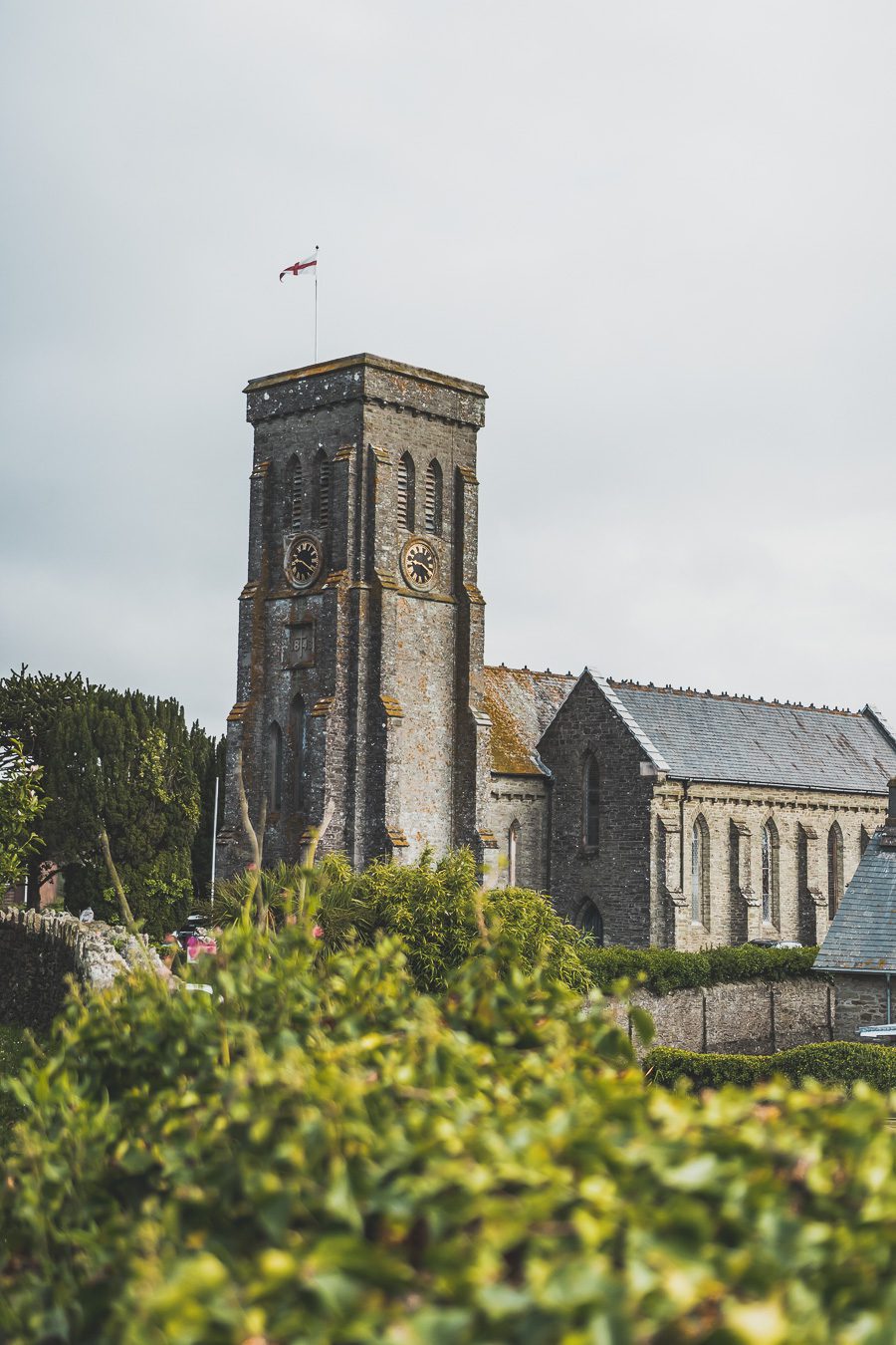 🌊 Explorez le charme époustouflant du Devon en Angleterre ! De la majestueuse Côte jurassique aux villages pittoresques, vos vacances en Angleterre seront inoubliables. Plongez dans une aventure inédite, parcourez les paysages du Royaume-Uni et créez des souvenirs magiques. Que vous soyez passionné de road trip ou adepte de la vanlife, le Devon offre des trésors à découvrir. Réservez dès maintenant votre escapade et laissez-vous séduire par le Sud de l’Angleterre. 🚗✨ #VacancesAngleterre 