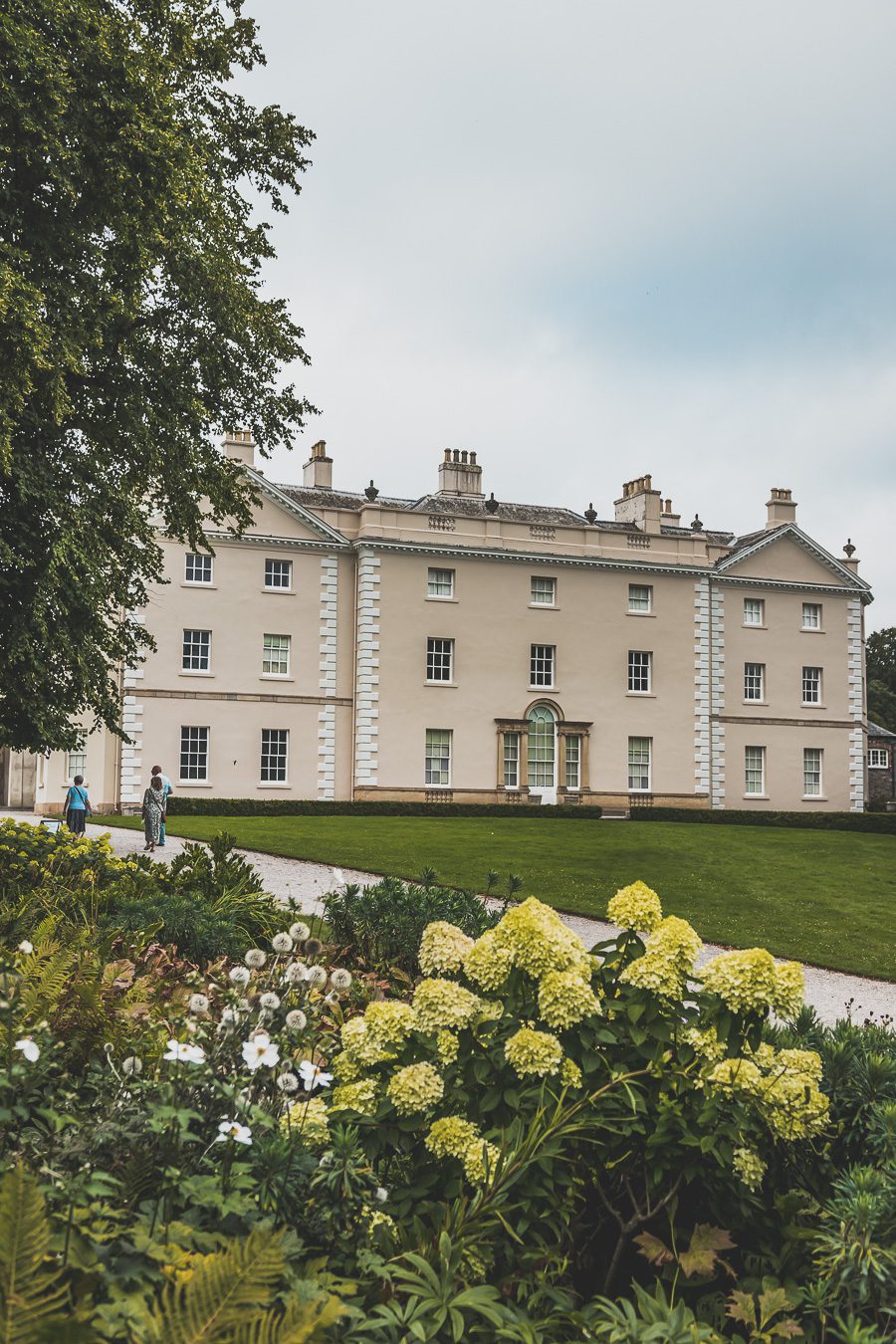 🌊 Explorez le charme époustouflant du Devon en Angleterre ! De la majestueuse Côte jurassique aux villages pittoresques, vos vacances en Angleterre seront inoubliables. Plongez dans une aventure inédite, parcourez les paysages du Royaume-Uni et créez des souvenirs magiques. Que vous soyez passionné de road trip ou adepte de la vanlife, le Devon offre des trésors à découvrir. Réservez dès maintenant votre escapade et laissez-vous séduire par le Sud de l’Angleterre. 🚗✨ #VacancesAngleterre 