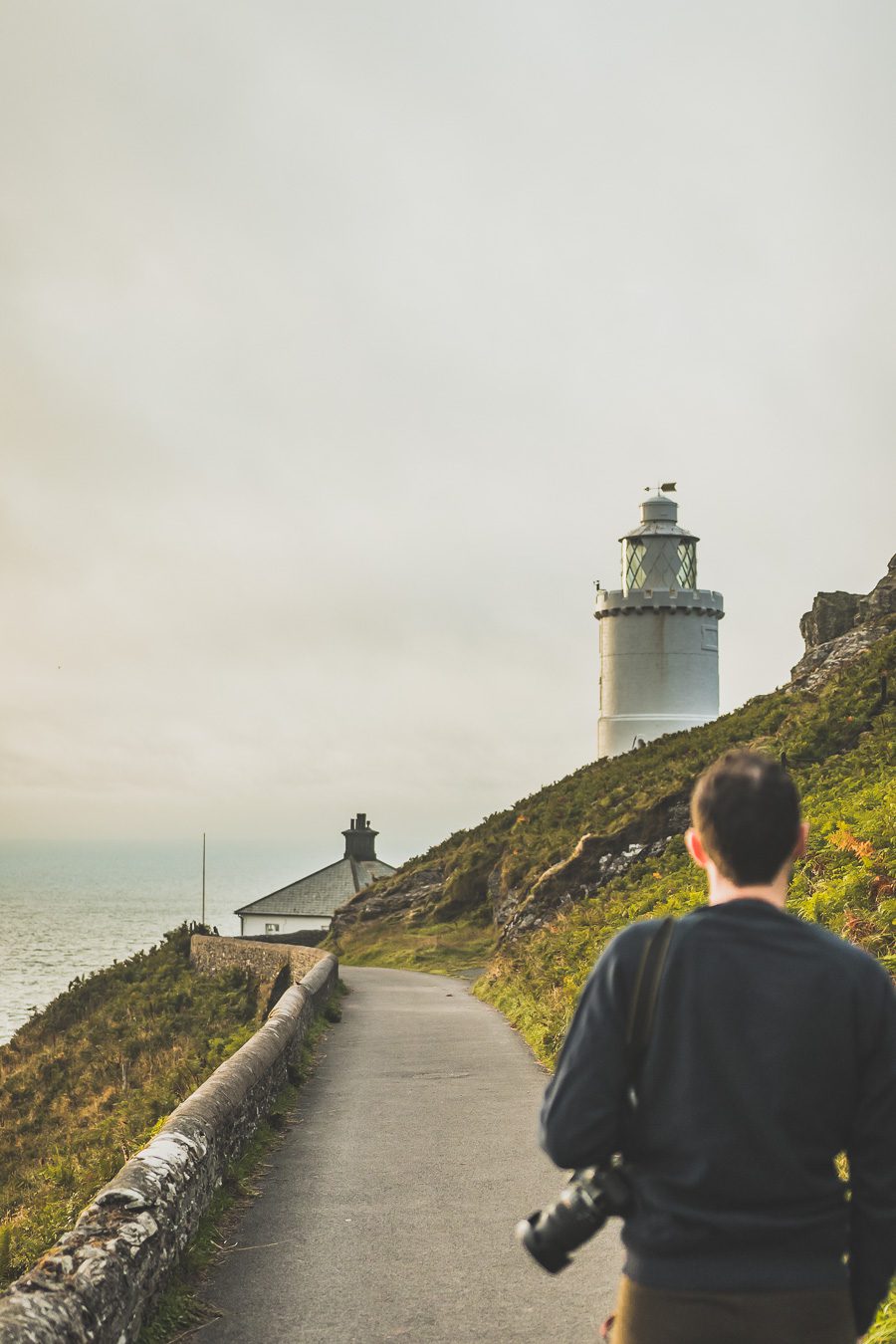 🌊 Explorez le charme époustouflant du Devon en Angleterre ! De la majestueuse Côte jurassique aux villages pittoresques, vos vacances en Angleterre seront inoubliables. Plongez dans une aventure inédite, parcourez les paysages du Royaume-Uni et créez des souvenirs magiques. Que vous soyez passionné de road trip ou adepte de la vanlife, le Devon offre des trésors à découvrir. Réservez dès maintenant votre escapade et laissez-vous séduire par le Sud de l’Angleterre. 🚗✨ #VacancesAngleterre 