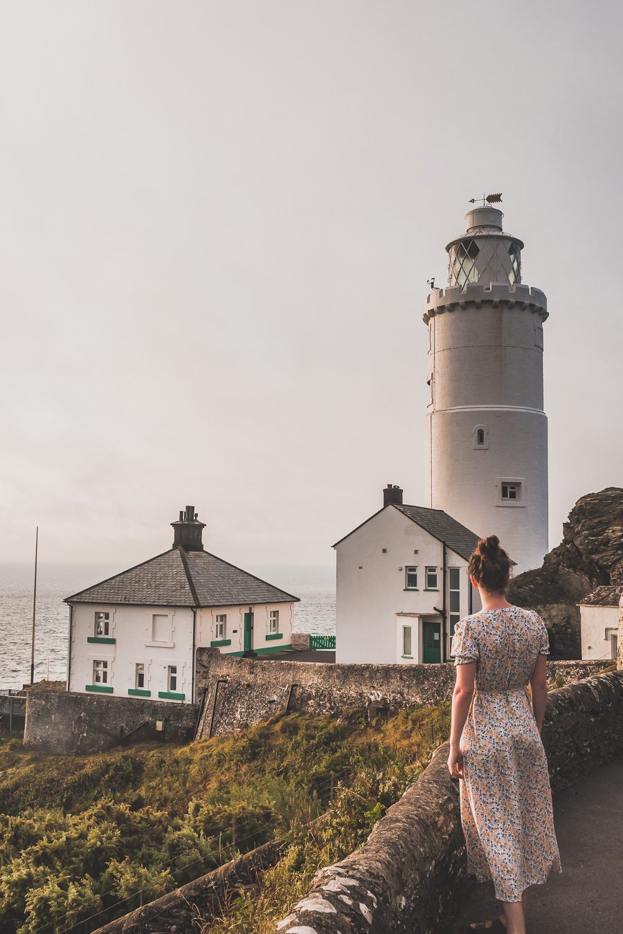 🌊 Explorez le charme époustouflant du Devon en Angleterre ! De la majestueuse Côte jurassique aux villages pittoresques, vos vacances en Angleterre seront inoubliables. Plongez dans une aventure inédite, parcourez les paysages du Royaume-Uni et créez des souvenirs magiques. Que vous soyez passionné de road trip ou adepte de la vanlife, le Devon offre des trésors à découvrir. Réservez dès maintenant votre escapade et laissez-vous séduire par le Sud de l’Angleterre. 🚗✨ #VacancesAngleterre 