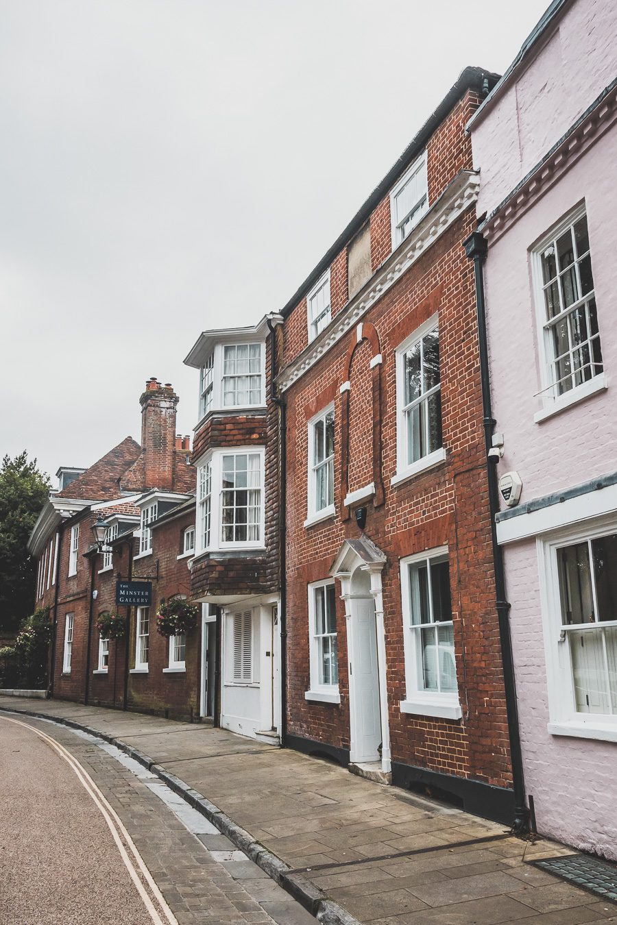 Découvrez les charmes de Winchester, une destination incontournable pour les voyageurs en quête d'histoire. Nichée dans la campagne anglaise, cette ville médiévale offre un mélange captivant de monuments historiques, de ruelles pittoresques... Explorez la majestueuse cathédrale de Winchester. Entre amis, en famille ou en vanlife, vivez une expérience mémorable en Angleterre. Planifiez dès maintenant votre city trip européen.